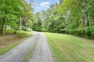 634 E Swannanoa Ave, Liberty, NC 27298 - Photo 18