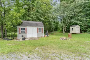 634 E Swannanoa Ave, Liberty, NC 27298 - Photo 16