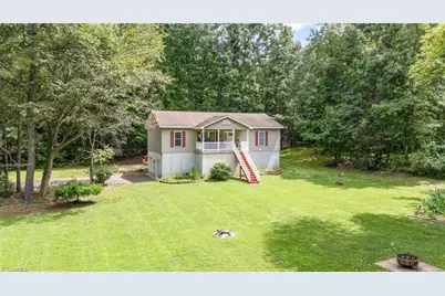634 E Swannanoa Avenue, Liberty, NC 27298 - Photo 2