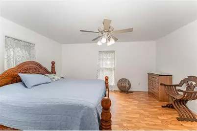 634 E Swannanoa Avenue, Liberty, NC 27298 - Photo 34