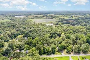 634 E Swannanoa Ave, Liberty, NC 27298 - Photo 22