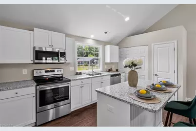 300 Willowbrook Drive, Thomasville, NC 27360 - Photo 10