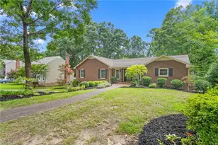 403 Edinburgh Dr, Burlington, NC 27215 - Photo 2