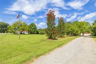 9127 County Line Rd, Kernersville, NC 27284 - Photo 4