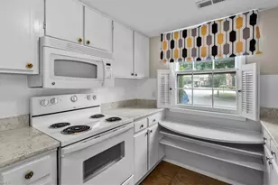 3003 Overton Dr, Greensboro, NC 27408 - Photo 8