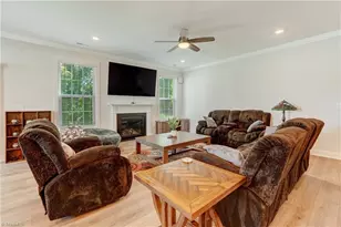 4218 Pelican St, High Point, NC 27265 - Photo 12