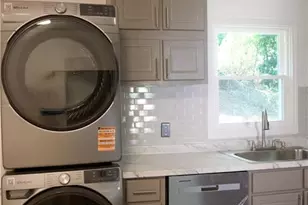 1278 Tredwell Dr, Winston-Salem, NC 27103 - Photo 8