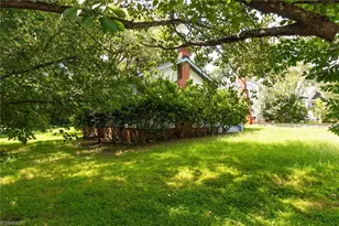 910 E Dayton Ave, High Point, NC 27262 - Photo 2