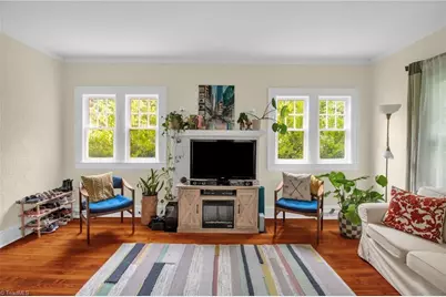 910 E Dayton Avenue, High Point, NC 27262 - Photo 8