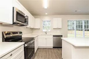 9 Foust Ct, Greensboro, NC 27405 - Photo 8