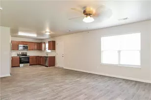 1122 Langston Dr, Greensboro, NC 27405 - Photo 4