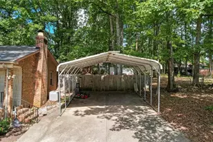 131 Regency Dr, Reidsville, NC 27320 - Photo 2