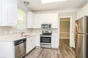 1517 Covered Wagon Rd, Greensboro, NC 27301 - Photo 6