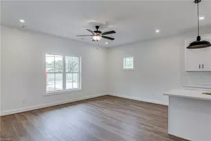 316 W Lee Ave, Yadkinville, NC 27055 - Photo 10