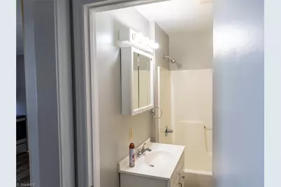 401 N 3rd Avenue, Mayodan, NC 27027 - Photo 14