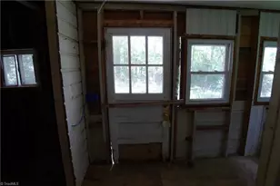 115 N Arlington Ave, Jonesville, NC 28642 - Photo 12