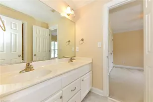 6710 Breeze Pointe Dr, Whitsett, NC 27377 - Photo 32