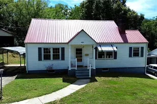 127 Young St, Elkin, NC 28621 - Photo 8