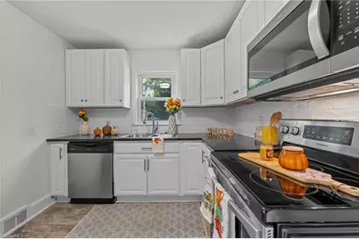 1015 Willowbrook Drive, Greensboro, NC 27403 - Photo 14