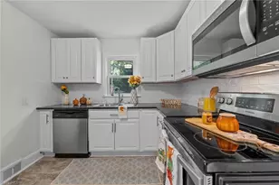 1015 Willowbrook Dr, Greensboro, NC 27403 - Photo 14