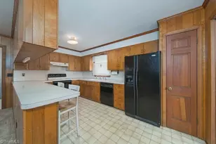 703 Oakhurst St, Kernersville, NC 27284 - Photo 10