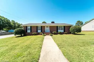 703 Oakhurst St, Kernersville, NC 27284 - Photo 2