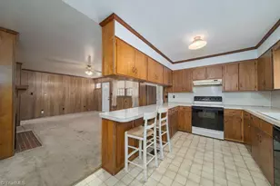 703 Oakhurst St, Kernersville, NC 27284 - Photo 8