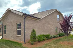 1097 Tulloch Ct, Burlington, NC 27215 - Photo 2