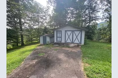 2082 Mountain Valley Church Road, North Wilkesboro, NC 28659 - Photo 16