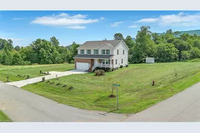 112 Oak Pointe Lane, Wilkesboro, NC 28697 - Photo 2