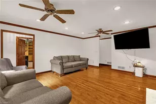 1020 Larkwood Ct, Reidsville, NC 27320 - Photo 4