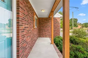 548 Little Creek Dr, Graham, NC 28253 - Photo 8