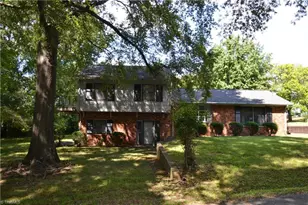 202 W Tidball Ave, Madison, NC 27025 - Photo 2