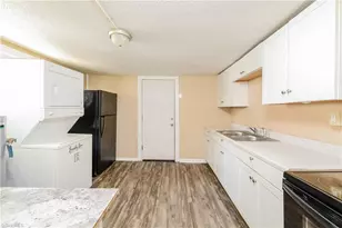 521 E 1st St, Lexington, NC 27292 - Photo 6