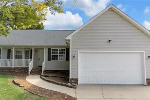 21 Oak Meadow Ln, Thomasville, NC 27360 - Photo 2