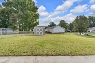 21 Oak Meadow Ln, Thomasville, NC 27360 - Photo 26