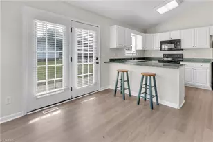 21 Oak Meadow Ln, Thomasville, NC 27360 - Photo 8