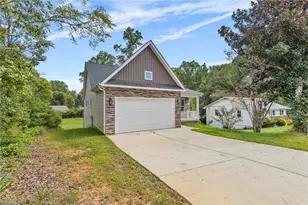 836 Garner St, Mocksville, NC 27028 - Photo 2