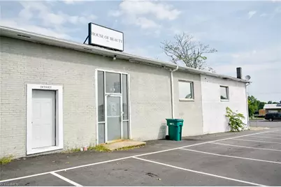 105 Llewellyn Street, Dobson, NC 27017 - Photo 2