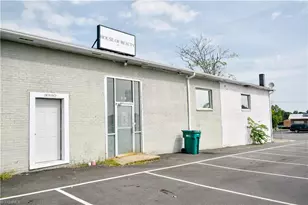 105 Llewellyn St, Dobson, NC 27017 - Photo 2