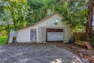 404 N State St, Yadkinville, NC 27055 - Photo 10