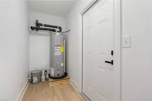 2200 Hathaway Dr, Greensboro, NC 27408 - Photo 28