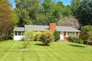 2557 Alderney Ln, Winston-Salem, NC 27103 - Photo 2