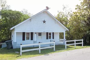 800 Chatham Ct, Eden, NC 27288 - Photo 2