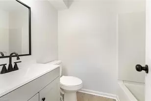 706 Glendale Dr, Greensboro, NC 27406 - Photo 10