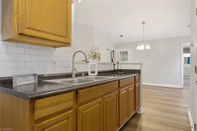 3815 Pineway Drive, Greensboro, NC 27405 - Photo 10