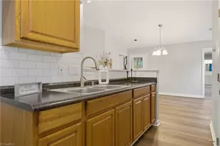 3815 Pineway Dr, Greensboro, NC 27405 - Photo 10