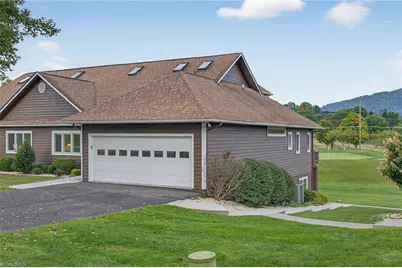 233 Lakeview Place #D-2, Jefferson, NC 27640 - Photo 6