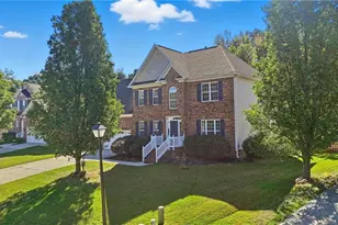 2166 Glen Cove Way, High Point, NC 27265 - Photo 4