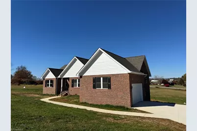 130 Oak Pointe Lane, Wilkesboro, NC 28697 - Photo 8